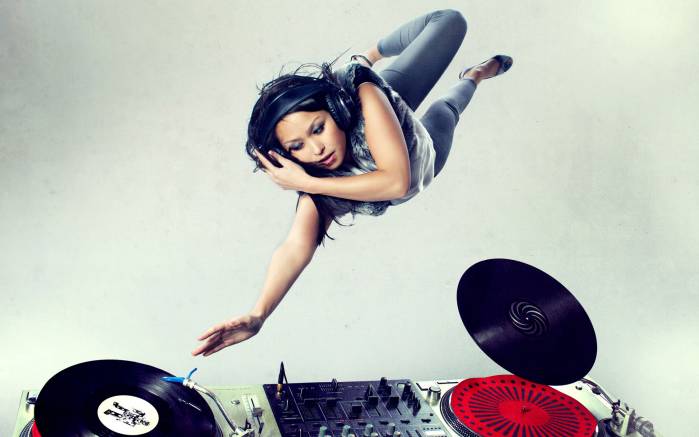 Широкоформатные обои DJ Thuy Vu, Нереальный полет DJ Thuyvu