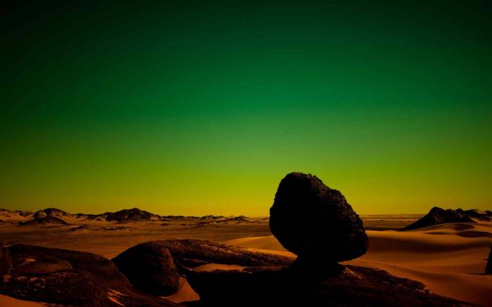 Широкоформатные обои Камень, Стоящий камень в пустыне