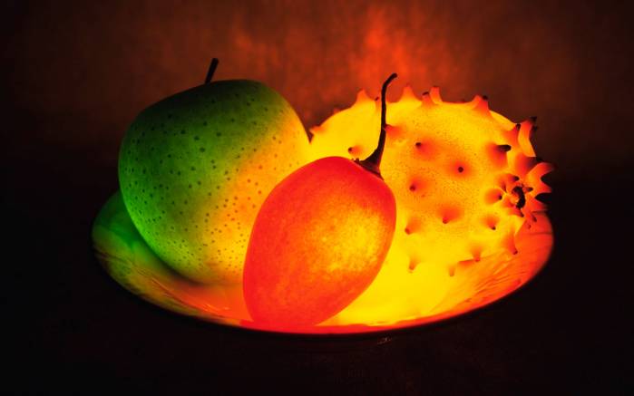 Широкоформатные обои Фрукты в свете, Экзотические фрукты в ярком свете