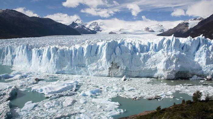 Широкоформатные обои Стоящий ледник, Белоснежный лед
