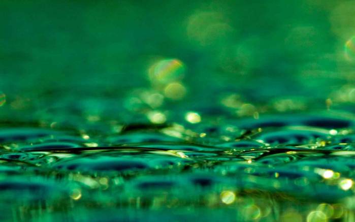 Широкоформатные обои Зеленая вода, Зеленая вода с отблеском