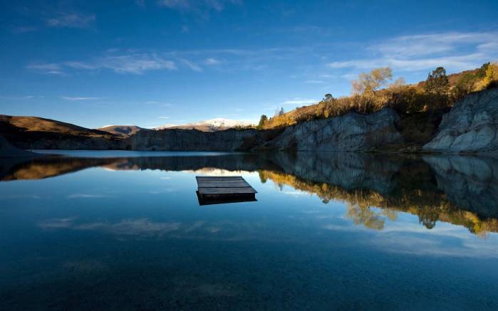 Широкоформатные обои Голубое озеро Джетти, Спокойное озеро