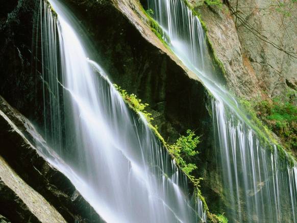 Широкоформатные обои Красивейший водопад, Живописный водопад