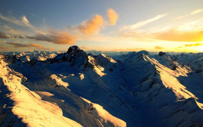Широкоформатные обои Тысяча футов над Альпами, На высоте тысячи футов над горами