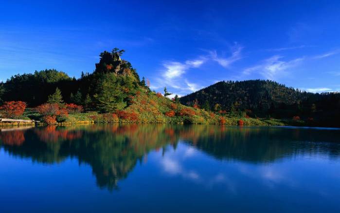 Широкоформатные обои Озеро Юми, Спокойное озеро Юми