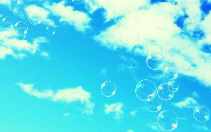Широкоформатные обои Пузыри в облаках, Мыльные пузыри в облаках