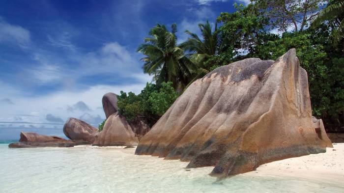 Широкоформатные обои Сейшелы, Загадочные камни