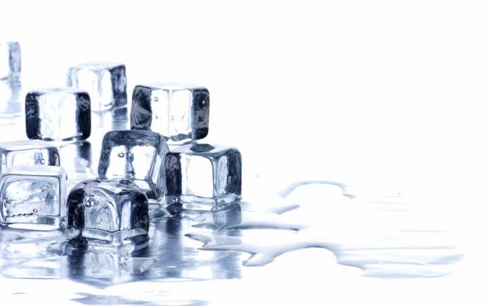 Широкоформатные обои Растаявший лед, Кубики прозрачного льда
