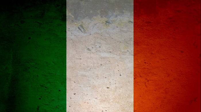 Широкоформатные обои Флаг Италии, Каменный флаг Италии