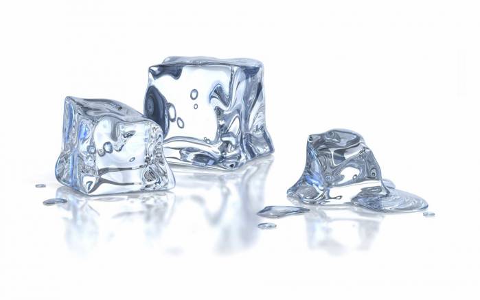 Широкоформатные обои Тающий лед, Таящие кубики льда
