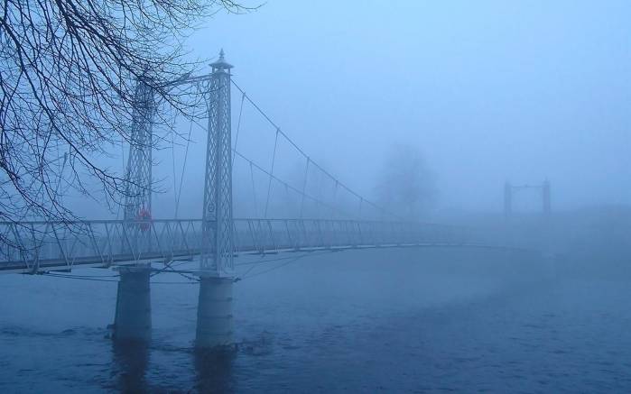 Широкоформатные обои Мост в тумане, Подвесной мост в густом тумане