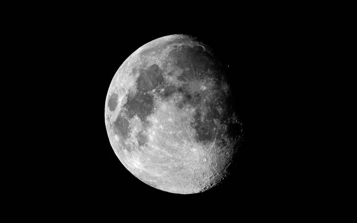 Широкоформатные обои Огромная Луна, Макро съемка Луны
