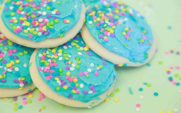 Широкоформатные обои Голубые печенья, Голубые печенья с разноцветным сахаром
