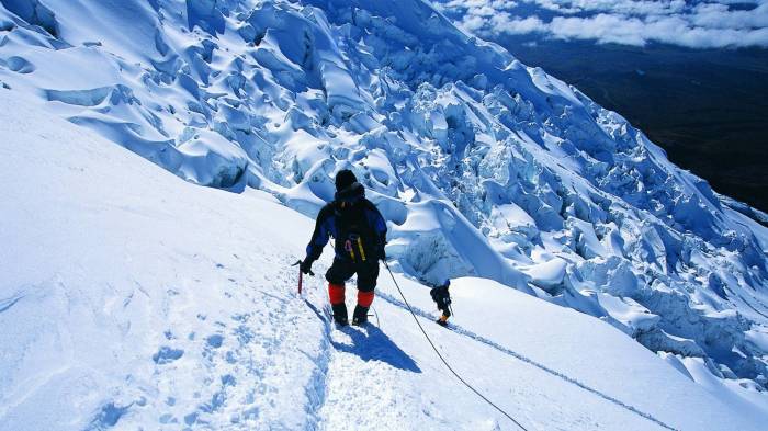 Широкоформатные обои Спуск с горы, Спуск альпинистов с горы