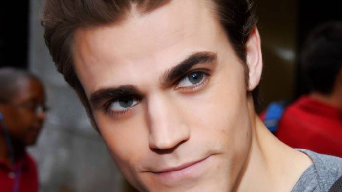 Широкоформатные обои Хитрая улыбка, Хитрая улыбка Paul Wesley