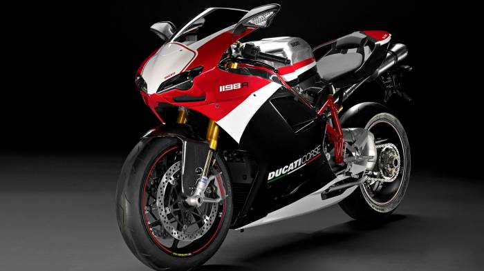 Широкоформатные обои Ducati Superbike, Красно-черный мотоцикл
