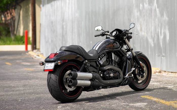 Широкоформатные обои Harley VRSCDX сзади, Харлей вид сзади (Harley VRSCDX)
