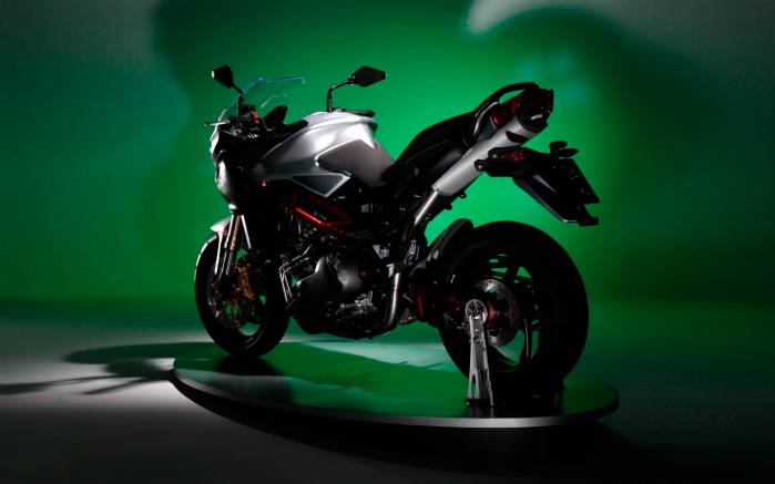 Широкоформатные обои Benelli Tre 1130 K, Бенелли Тре вид сзади (Benelli Tre 1130 K)