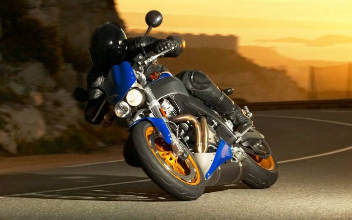 Широкоформатные обои Buell XB9, На трассе Бьюелл (Buell XB9)