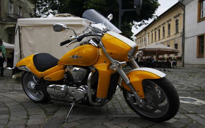 Широкоформатные обои Желтый Intruder, Желтый мотоцикл Intruder