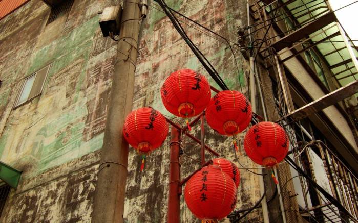 Широкоформатные обои Китайский город, Китайские фонарики в городе