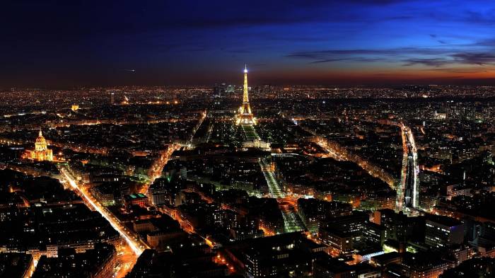 Широкоформатные обои Ночной Париж, Ночной Париж в освещении огней